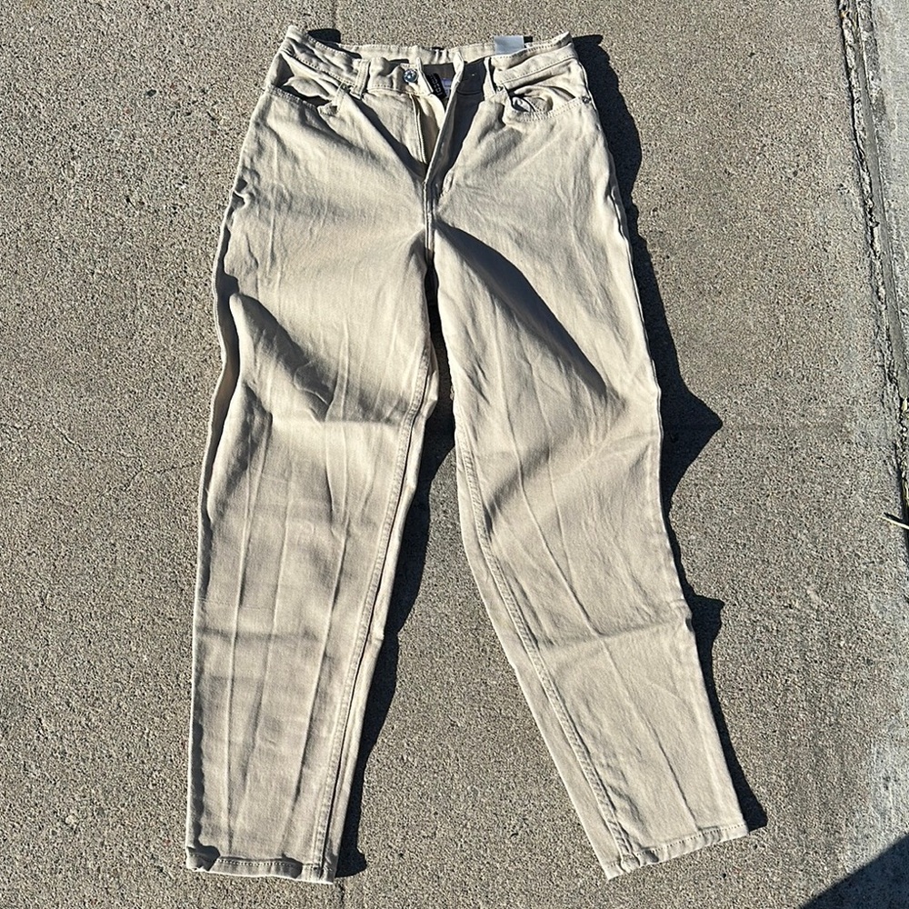 H&M Beige Mid -Waisted Jeans